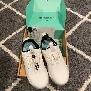 CLOVE Sneakers Designed for Healthcare Worker